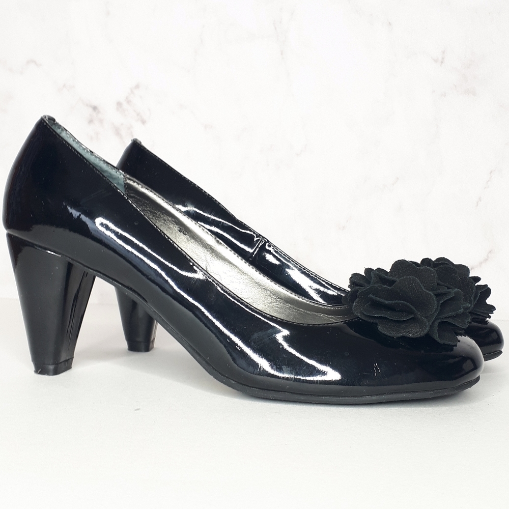 La Diva Chunky Heel 3D Flower Toe Black Patent 8